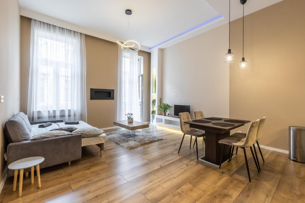 Csengery Deluxe Home With Balcony ブダペスト エクステリア 写真